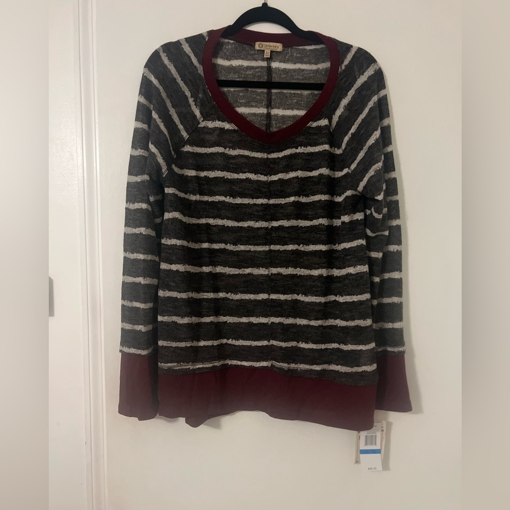 NWT Democracy Striped V-Neck lightweight Sweater (R103)
